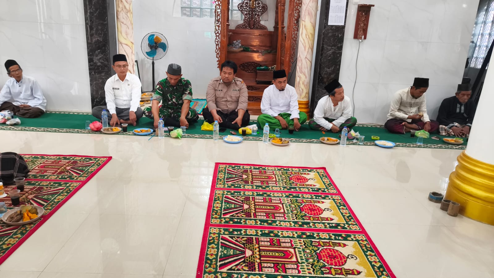 dalam-rangka-memperingati-hari-desa-sekmat-kecamatan-baros-menghadiri-pengajian-bersama-ketua-mui-ketua-fspp-dan-mwcnu-beserta-masyarakat-kecamatan-baros