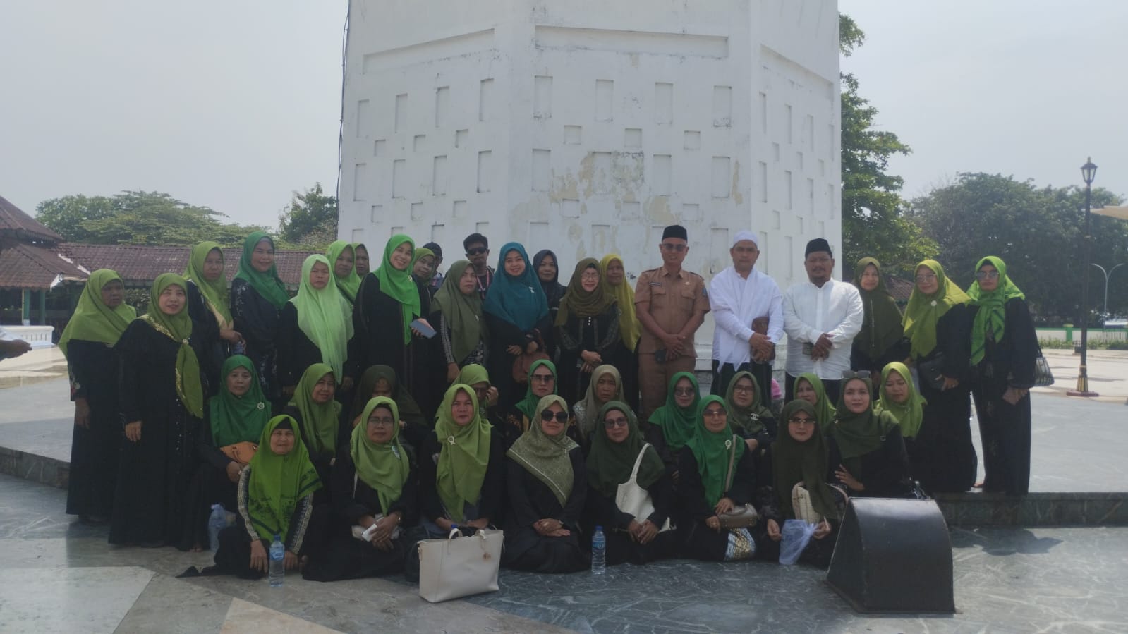 mendampingi-ibu-ibu-muslimat-mwcnu-dengan-ketua-fspp