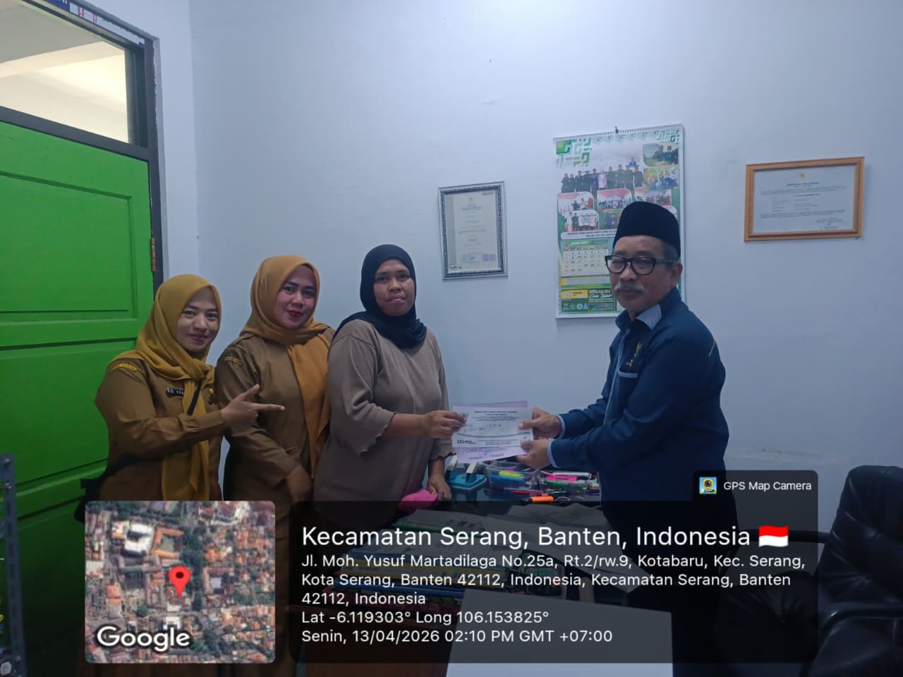 mendampingi-warga-cisalam-yang-terkena-musibah-kebakaran