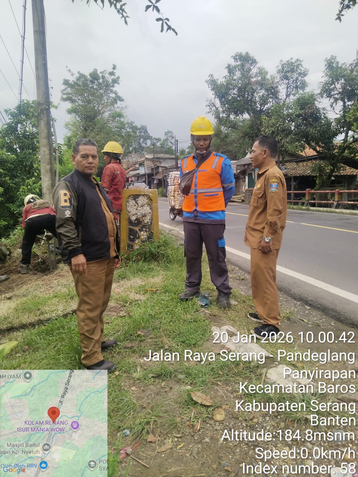 monitoring-pemindahan-tiang-listrik-yang-terkena-longsor-d-kampung-warung-desa-panyirapan