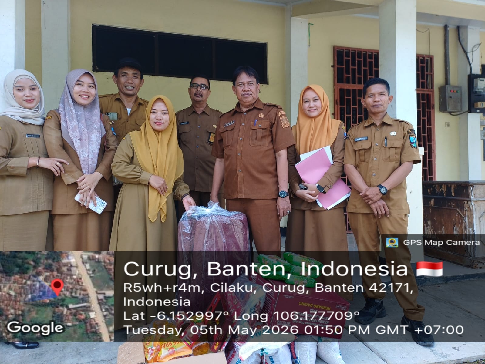 pengajuan-bantuan-dan-pengambilan-bantuan-sembako-dari-dinsos-untuk-korban-musibah-rumah-tertimpa-pohon-roboh