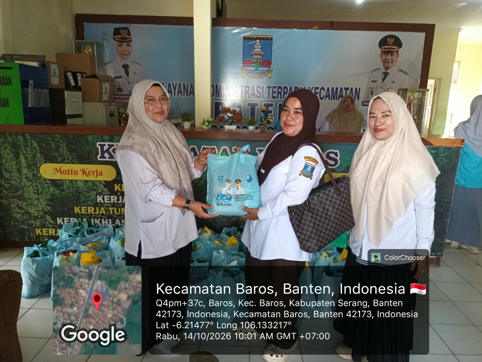 penyerahan-bantuan-sembako-desa-sidamukti-kecamatan-baros